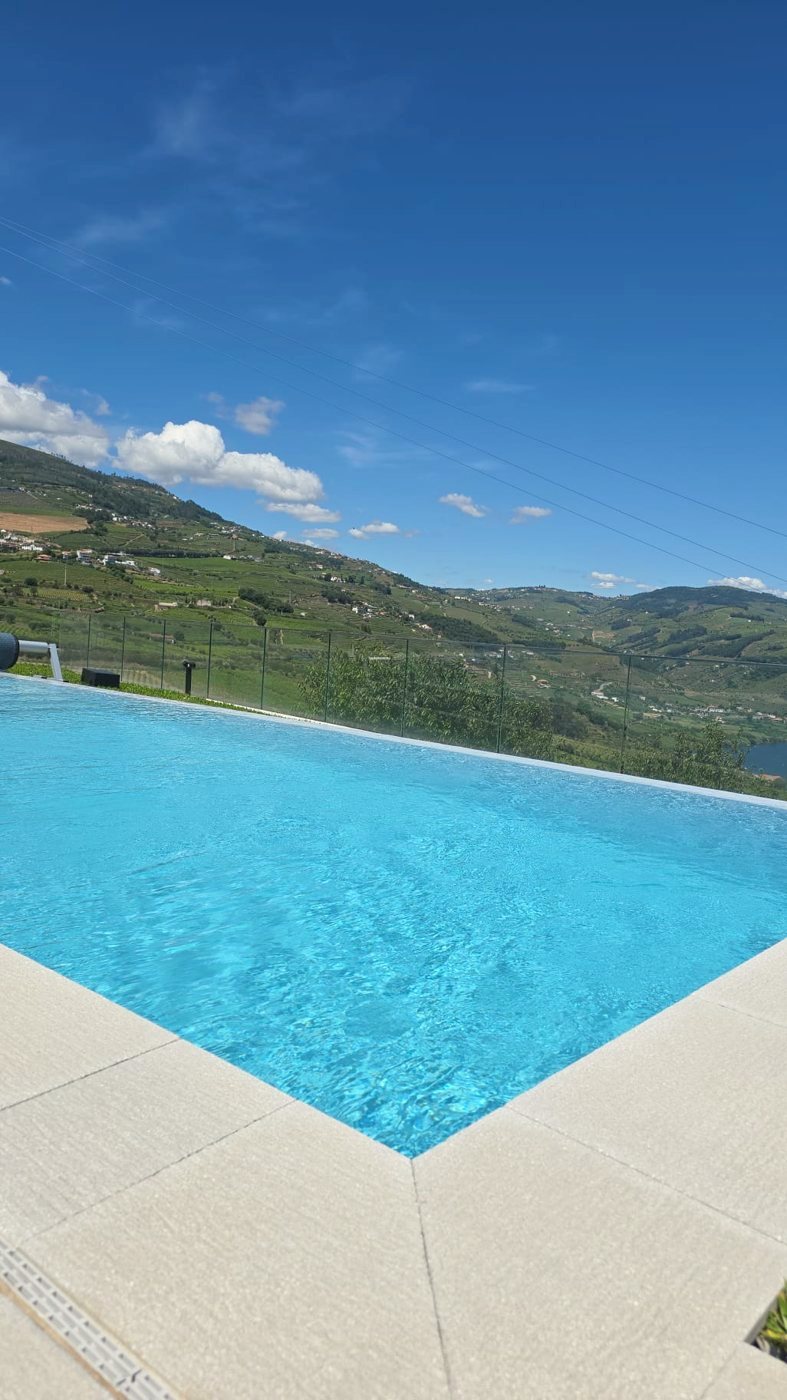 Infinity pool over the Douro valley