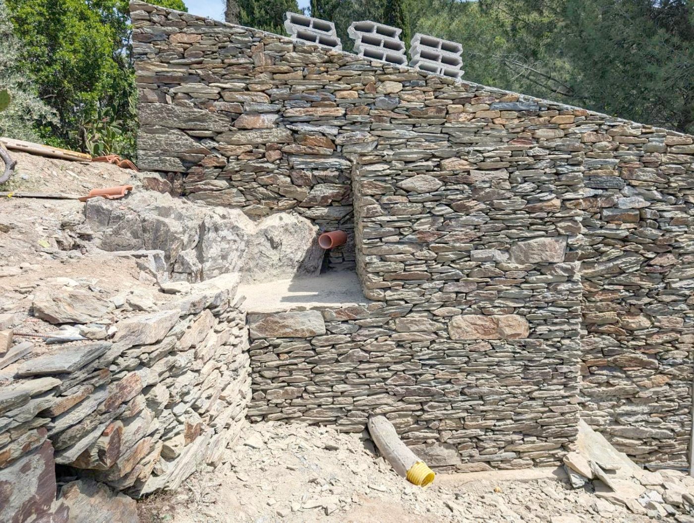 Schist stone walls laid by hand